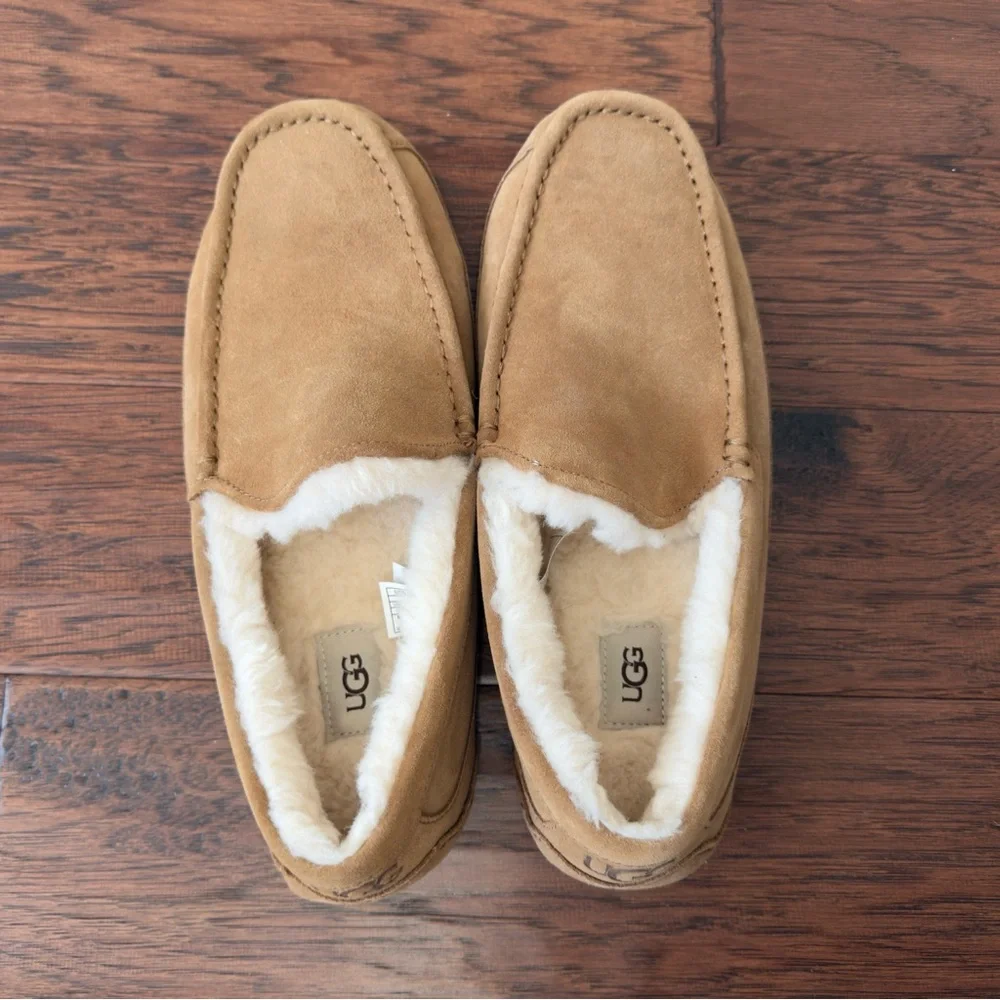 Men's UGG Ascot Slippers - Picture 2 of 9